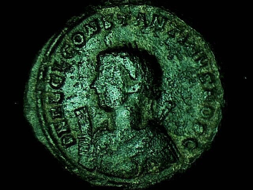 Constantine I 307-336 AD. Jupiter Gefangener Sieg #59 - Bild 3 von 4