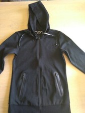Gilet capuche zippé noir taille  XS  peu porté 