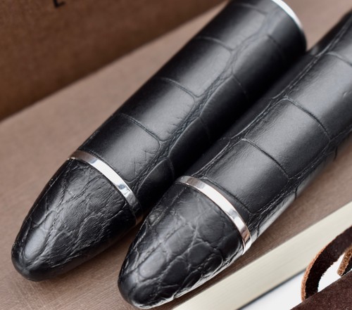 LOUIS VUITTON Cargo Black Alligator Leather Rollerball Pen (RB) - Foto 11 di 21