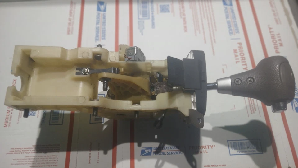 2006-2012 KIA Sedona Hyundai Entourage Floor Gear Selector Shifter Assembly Knob - Image 4 of 4