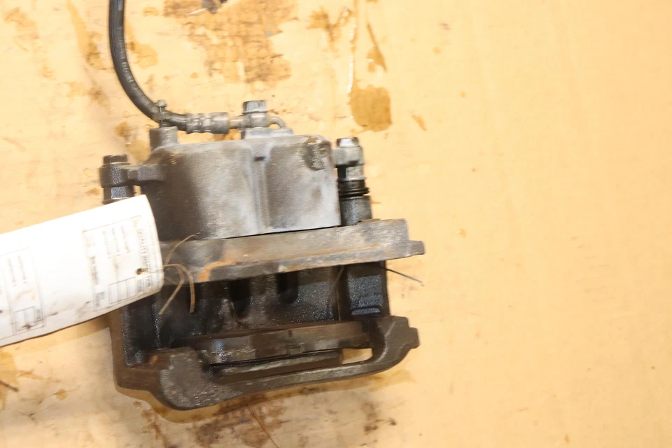 Pinza de freno del lado del pasajero delantero derecho Lexus SC430 2002-2010 OEM Foto 2 de 4