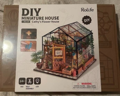 Rolife DIY Miniature House Kit DG104 Cathy's Flower House