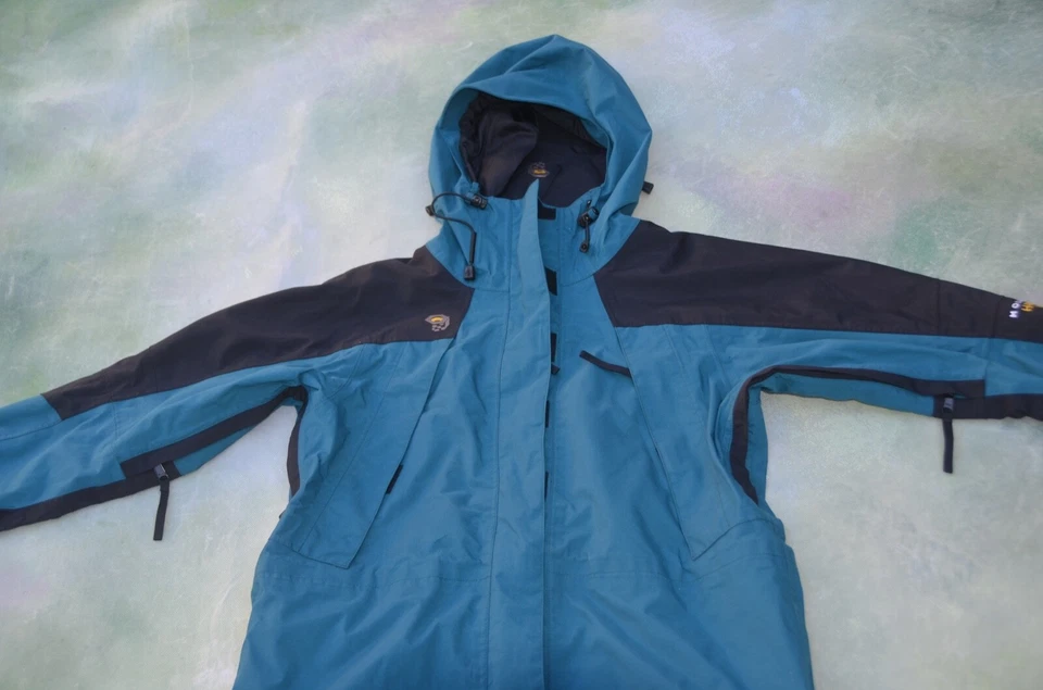 Chaqueta Mountain Hardwear Talla Juvenil Pequeña (8). Foto 2 de 4