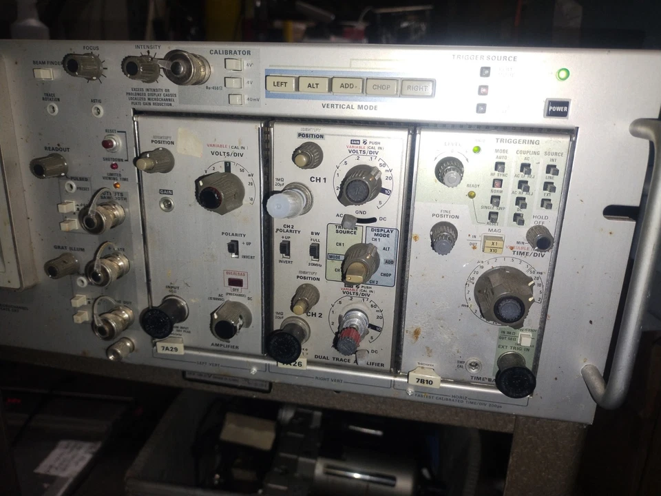 Osciloscopio placa microcanal Tektronix 7104 1GHz más 15 plug-ins Foto 3 de 4