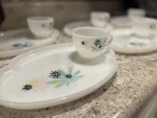 1950's Federal Milk Glass Snack Set Atomic Flower- Set Of 5 With An Extra Plate!