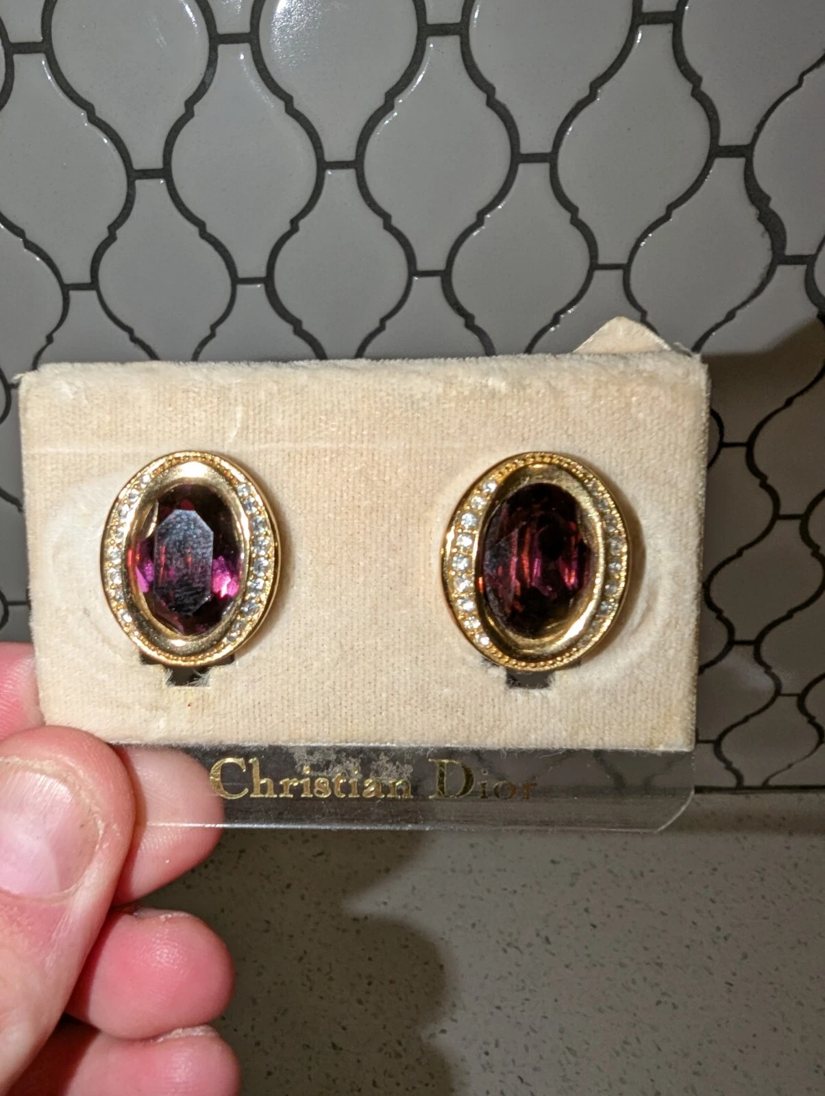 Grandes boucles d'oreilles clips violettes vintage CHRISTIAN DIOR, bijoux vintage.