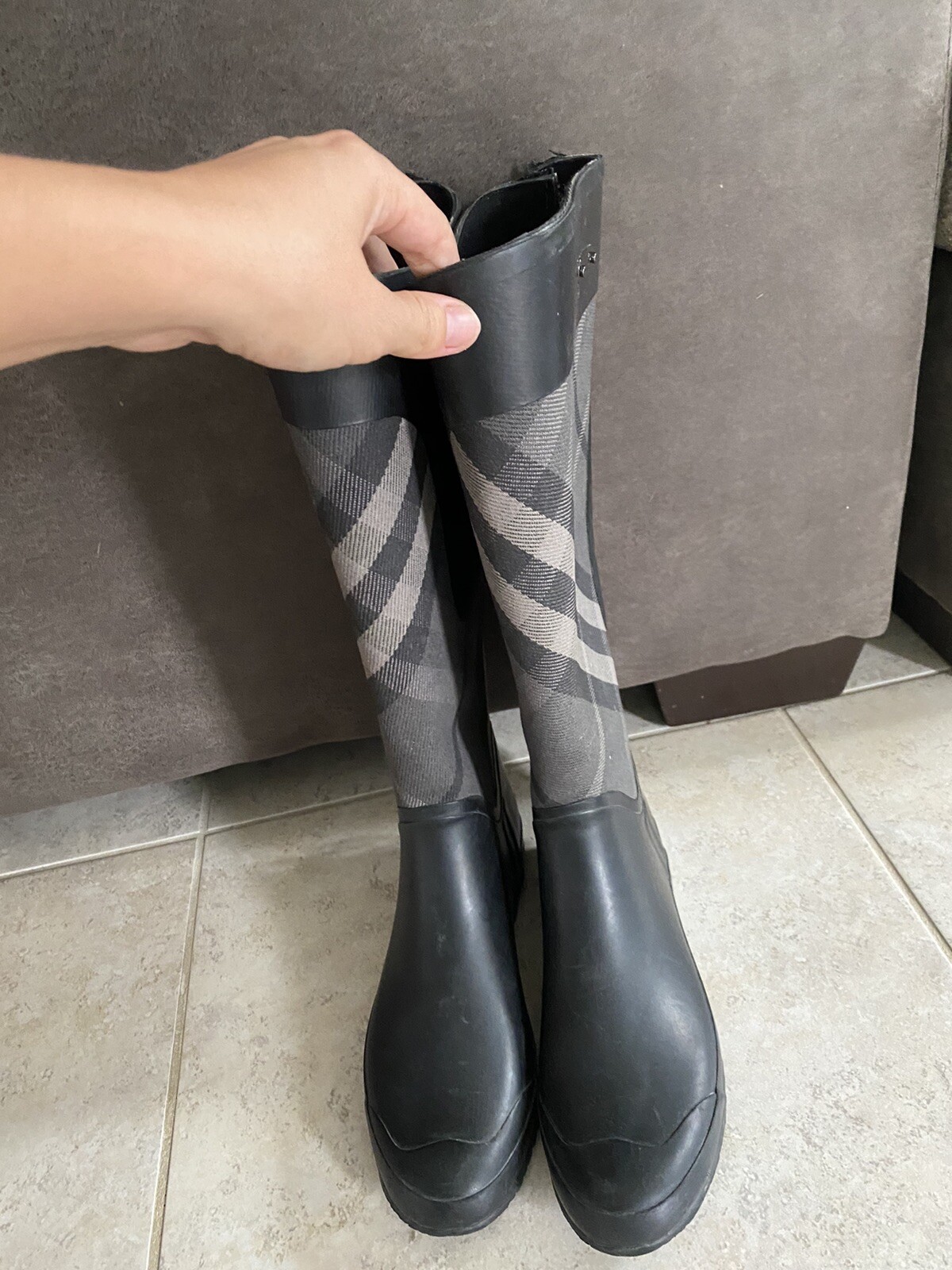 Fancy Burberry Women's Clemence  Back and Grey Rain Boots . Size 40 EUR image 3