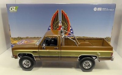 Greenlight 1/18 Scale 1982 GMC K-2500 SIERRA GRANDE  FALL GUY VERSION 