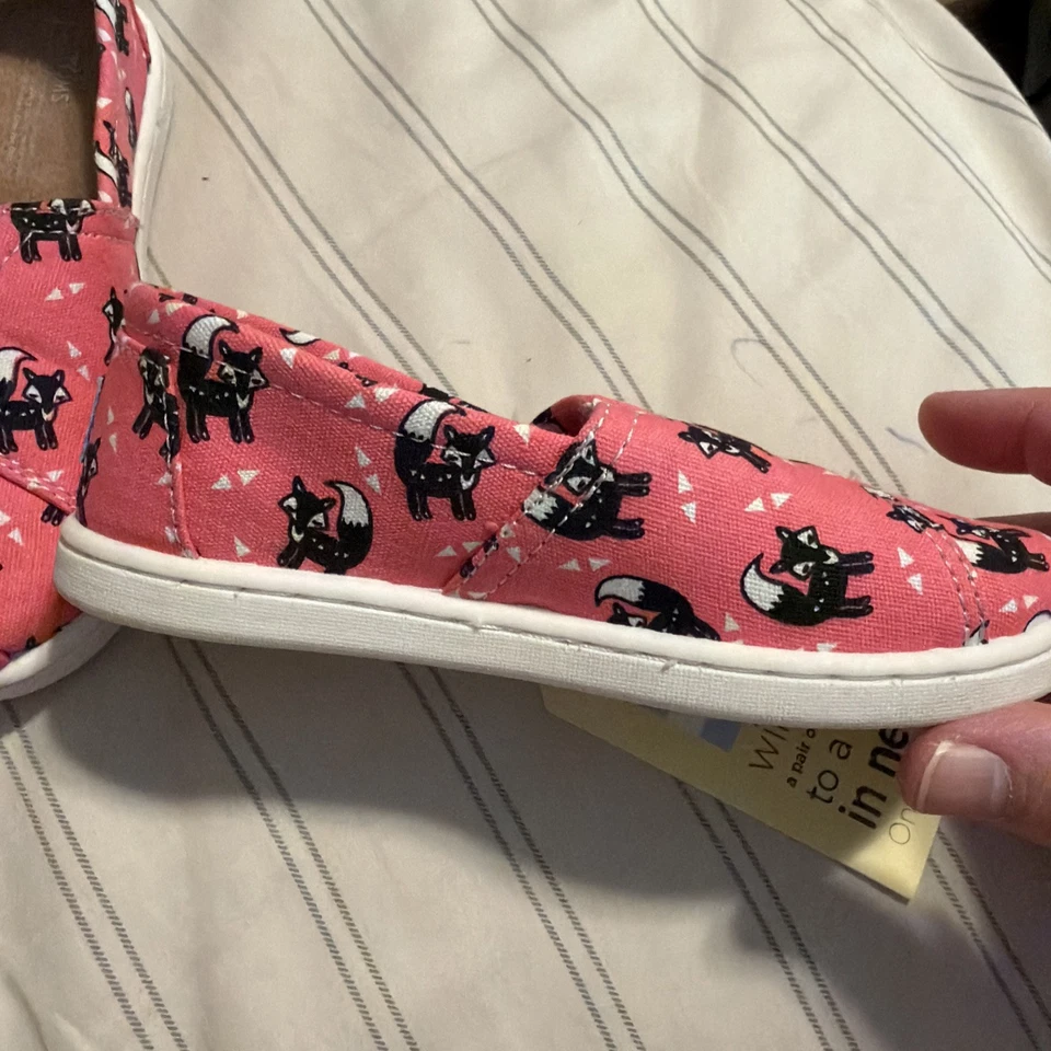 NWT  TOMS Toddler Classic Tiny Slip On Flats Pink Shoes Size T11 Fox Print - Image 4 of 4