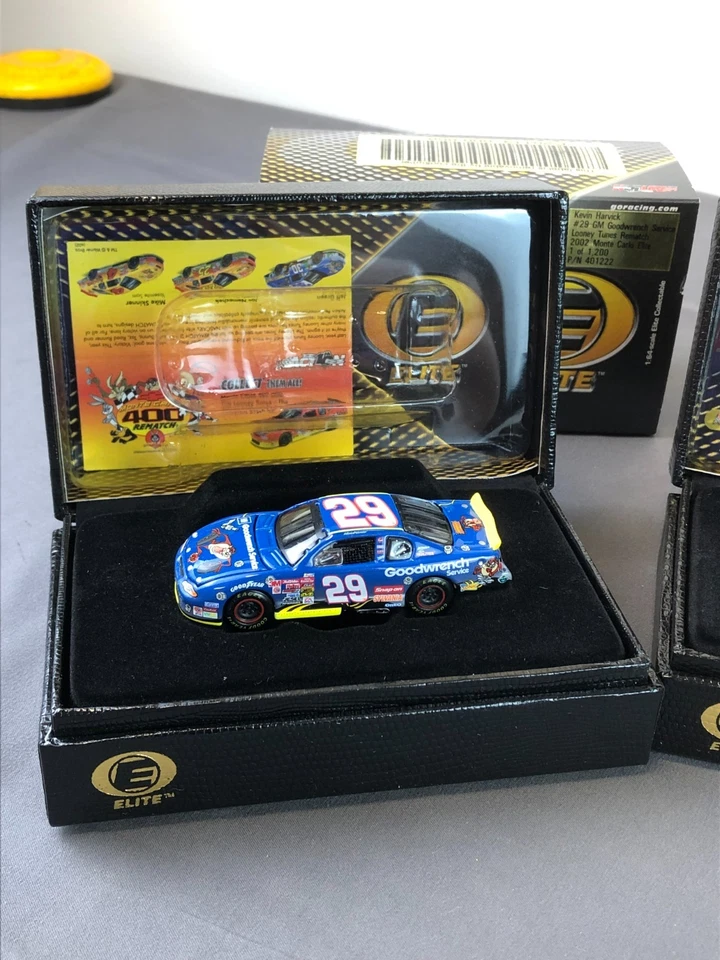 5 RCCA ELITE 1:64 Diecast Kevin Harvick #29 Goodwrench Looney Tunes Sylvania + Foto 2 de 4