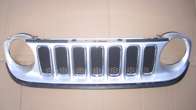 Jeep Renegade 2014-18 Kühlergrill silber NOS Mopar OEM 7431749440 (03)