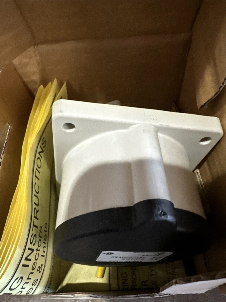 ⚡️Arrow Heart AH520R5 Watertight Pin & Sleeve Receptacle 20A 3-PH 5W⚡️ - Image 3 of 4