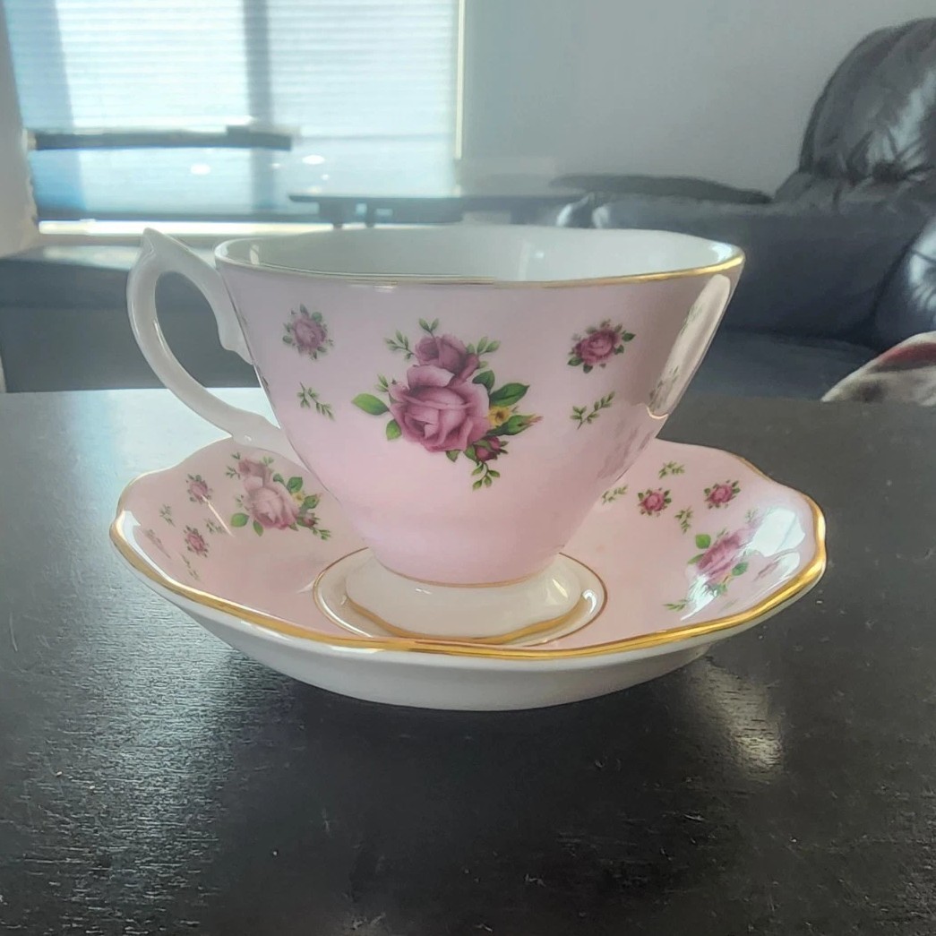 Royal Albert New Country Roses Bone China Pink Floral Gold Trim Cup & Saucer Set