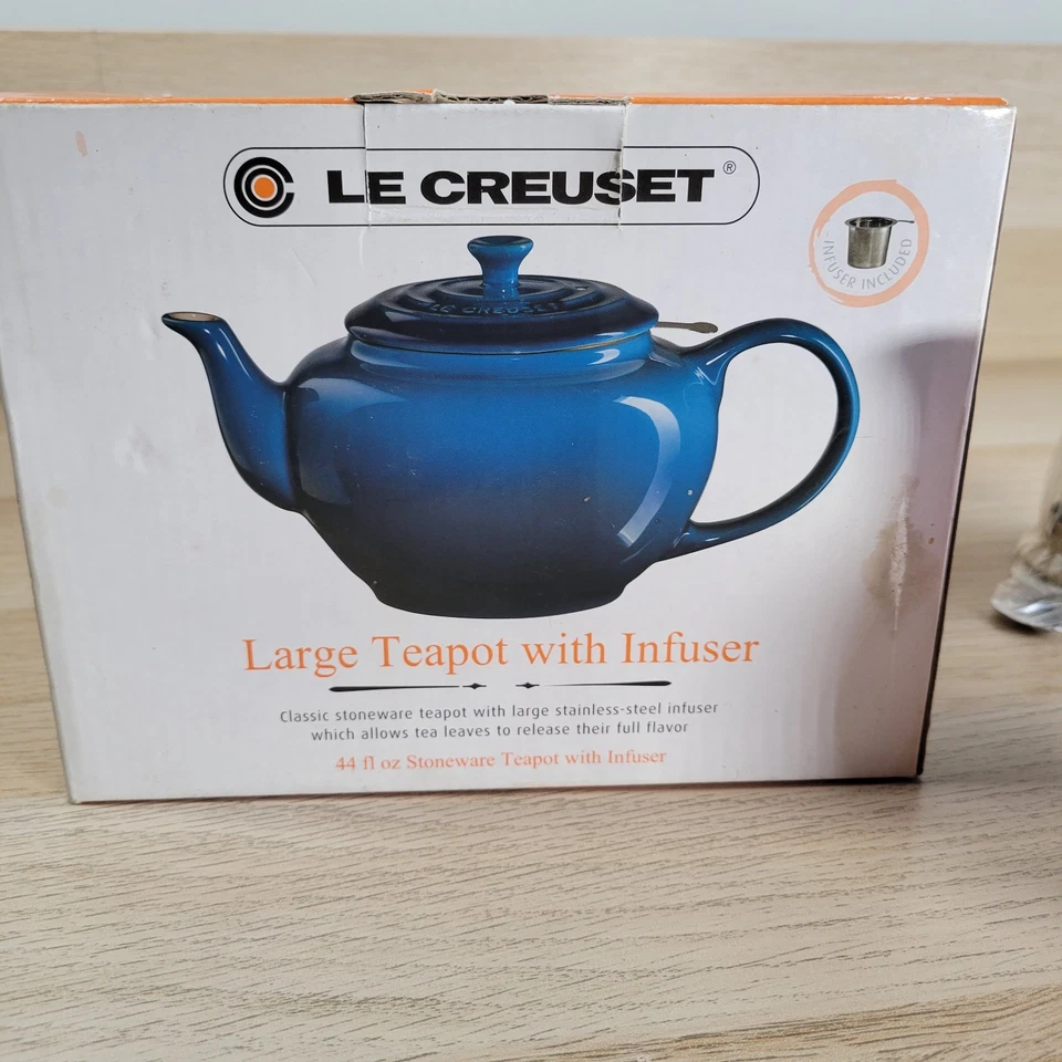 Tetera pequeña de gres Le Creuset con infusor rojo volcánico naranja nueva caja abierta Foto 2 de 4