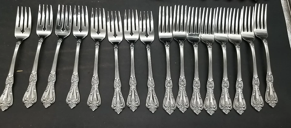 Wm. A. Rogers Premier Oneida PRESIDENT Flatware (8) 5pc Dinner & Hostess Set 7pc - Image 3 of 4