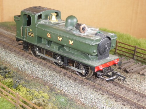 Triang Spur 00 GWR Packtaschen-Dampflok Nr. 8756 0-6-0PT in GWR grün - NR | Condition: Used