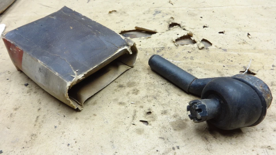 Nuevo de Lote Antiguo Ford Fairlane 1963 Izquierdo Exterior Tie Rod End Original Mercury Meteor con PS Foto 3 de 4