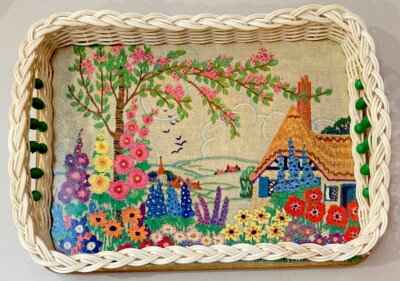 Vintage Serviertablett Gobelin Stil Frühling Landhaus Blumen Gitter Perlenborte