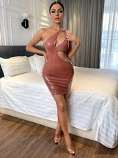 One-shoulder bodycon dress with slit. Patent leather.Light stretch.