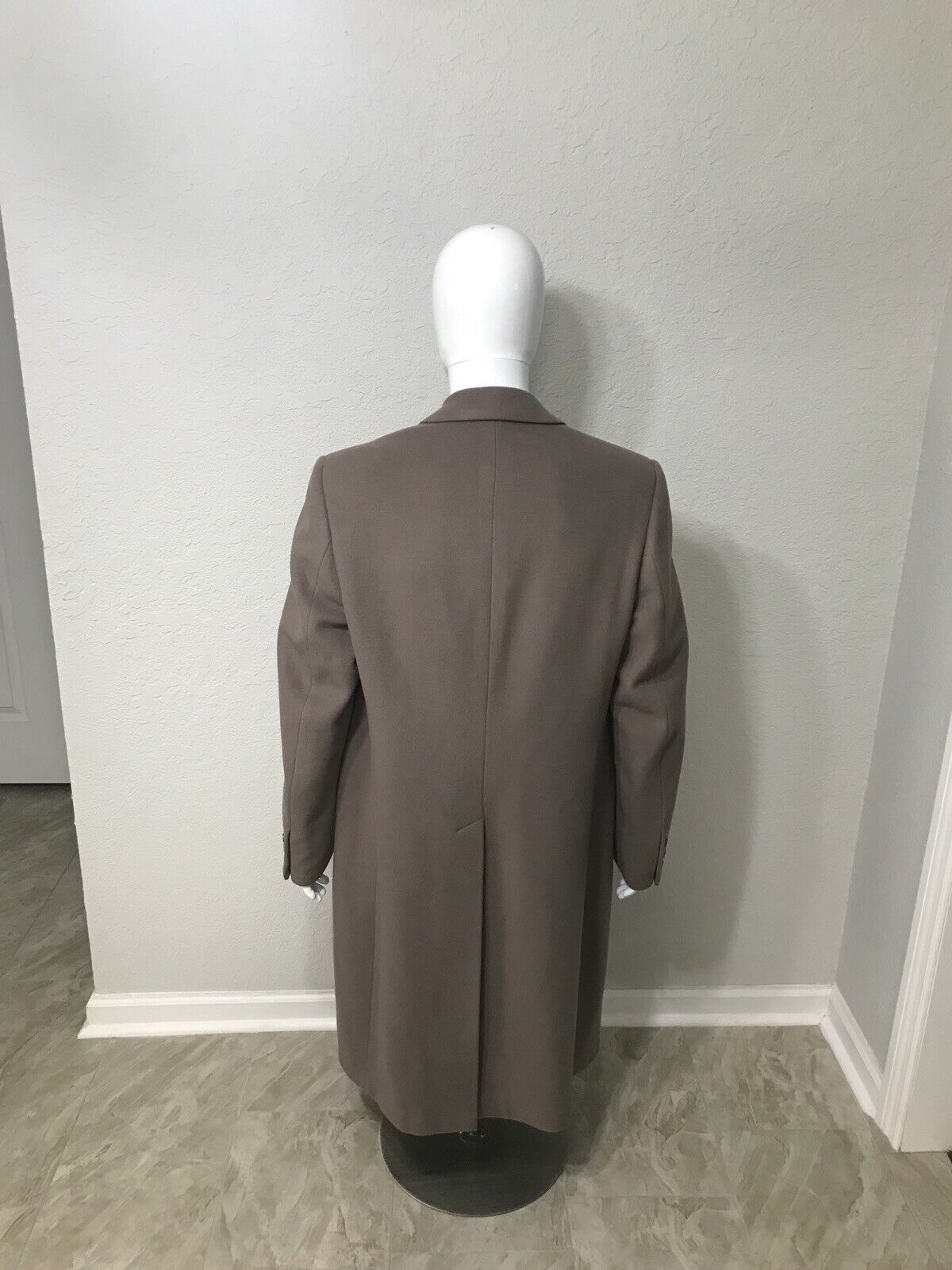Neiman Marcus Mens Full Length Coat (Read Descrip… - image 4