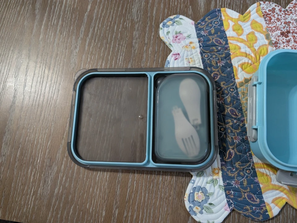 Fiambrera Gourmet Russbe Bento 1600 ml con utensilios - Caja fuerte BPA 3 compartimentos Foto 4 de 4