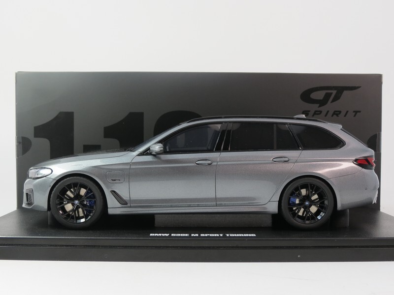 GTSpirit GT SPIRIT BMW 530E XDRIVE M SPORT TOURING 2023 1/18