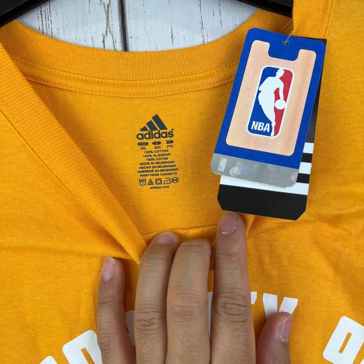 Los Angeles Lakers NBA 2XL Adidas Basketball T-Shirt Yellow Men