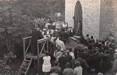 803258) Foto AK Glockenweihe o.ä. Fotograph H. Dänzer Gifhorn 