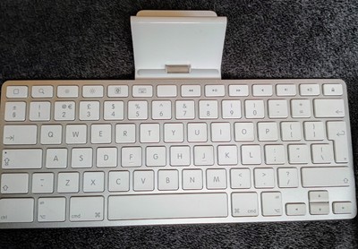 Original Apple 1. Generation iPad Tastatur Dock iPod, iPhone A1359 Universal UK