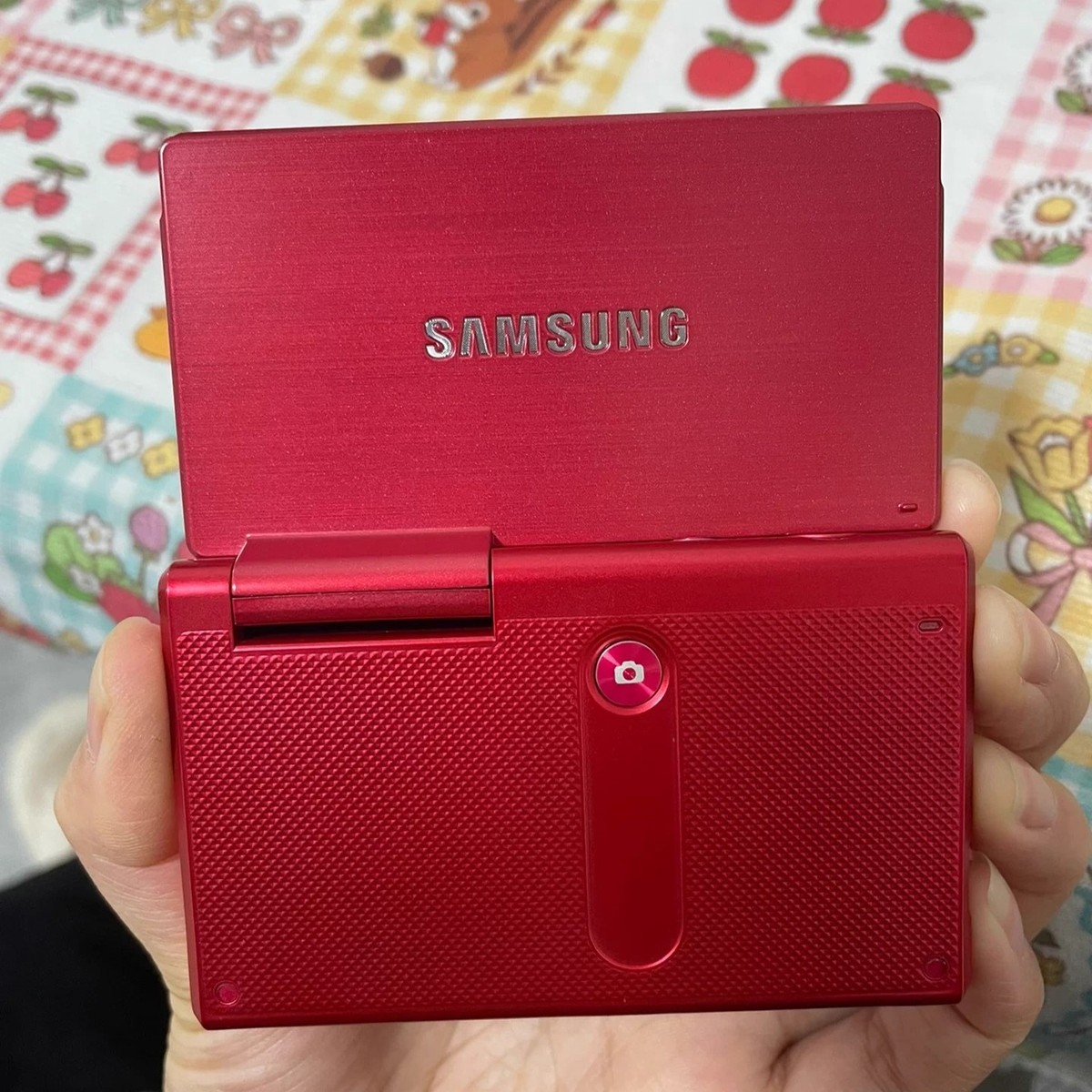 Samsung MV800 Digital Camera 16 MP 5x Optical Zoom Flip-out Touch