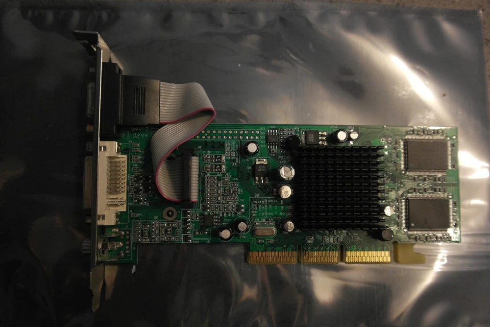 32MB ATI Radeon VE AGP universal composite RTA/VGA/DVI - Image 4 of 4