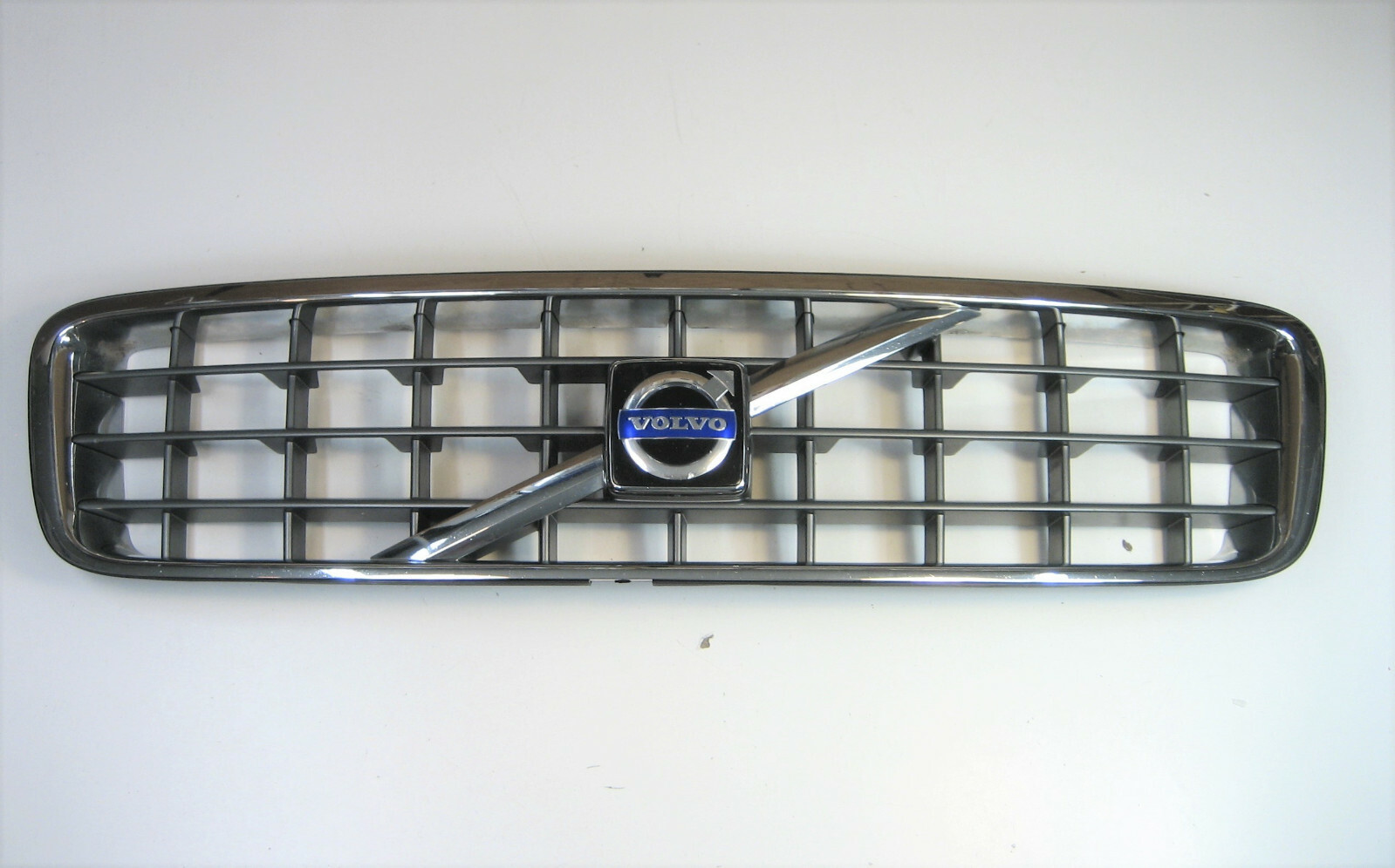 Volvo OEM Front Chrome Grille 30695512/30678980 Fits Xc90 2007  