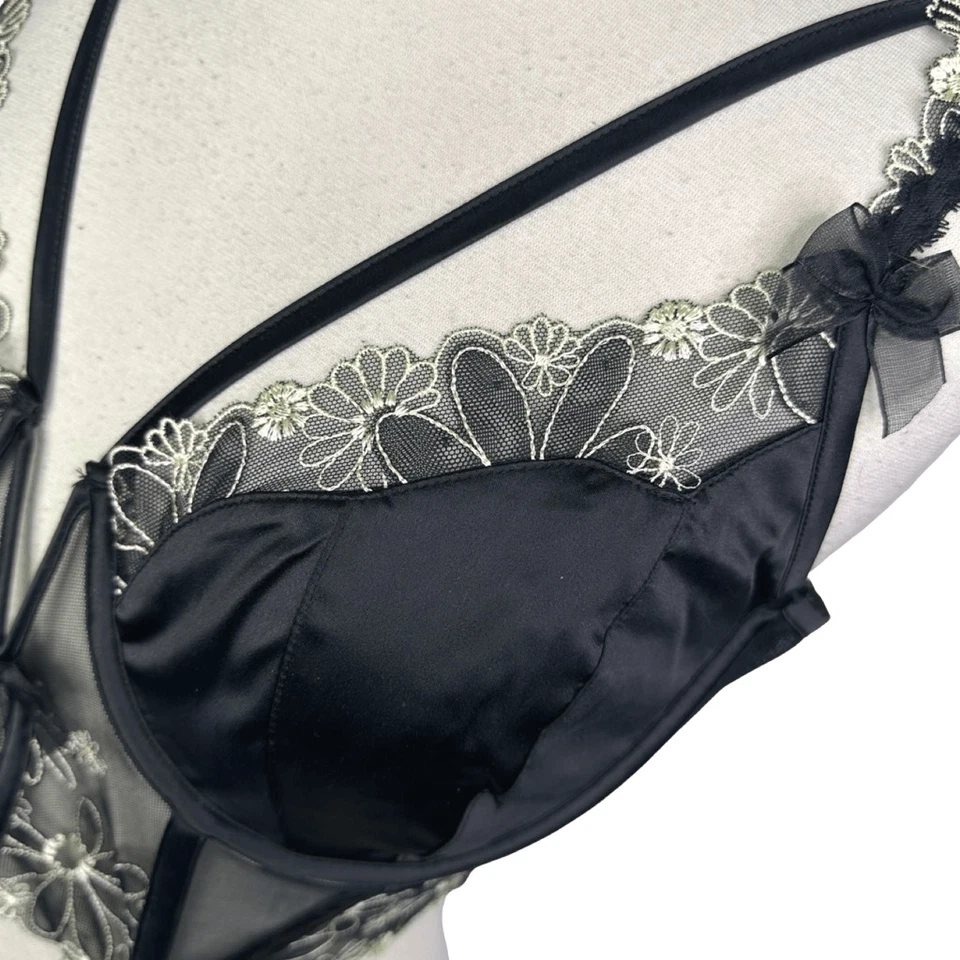 Bustier For Love & Lemons x Victoria’s Secret Daisy Lashes tamanho 38C bordado - Imagem 3 de 4