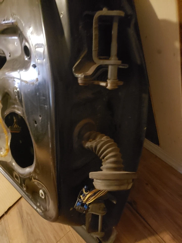 drivers side door with window and handle for 2004 Chevy Monte Carlo SS - Image 2 of 4