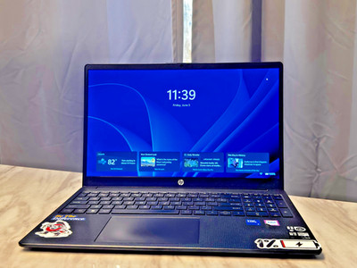 Touchscreen HP Laptop: Core 5 120U, 16gb RAM, 256 GB. (1000$ + VALUE!!!)