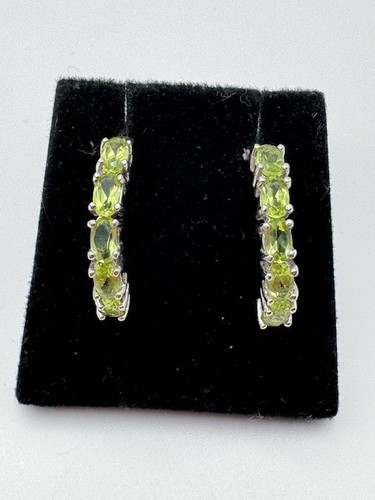 Orecchini a cerchio huggie NF donna argento sterling 925 zirconi verdi
