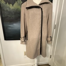 Women's Beige Mid-Length Solid Coat Button Closure Buckle Accents Long Sleeve