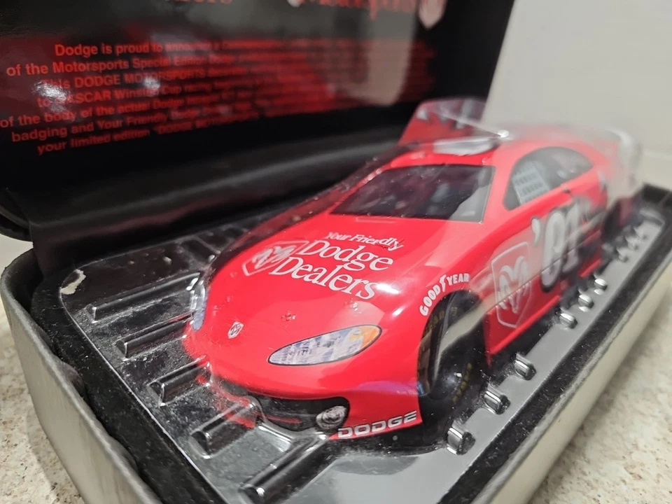 Dodge Dealer '01 Motorsport Intrepid RT 1/24 2000 Racing Champions Your Friendly Foto 2 de 4