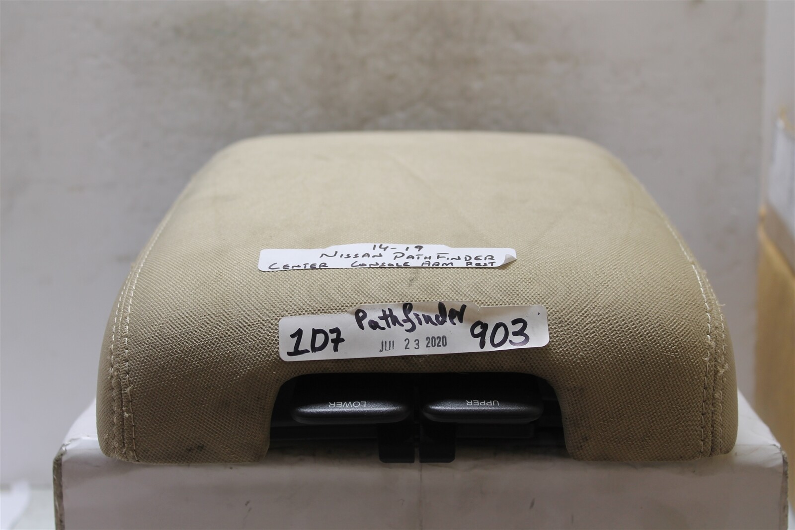 20142019 Nissan Pathfinder Center Console LID & Arm Rest OEM 903 1D7