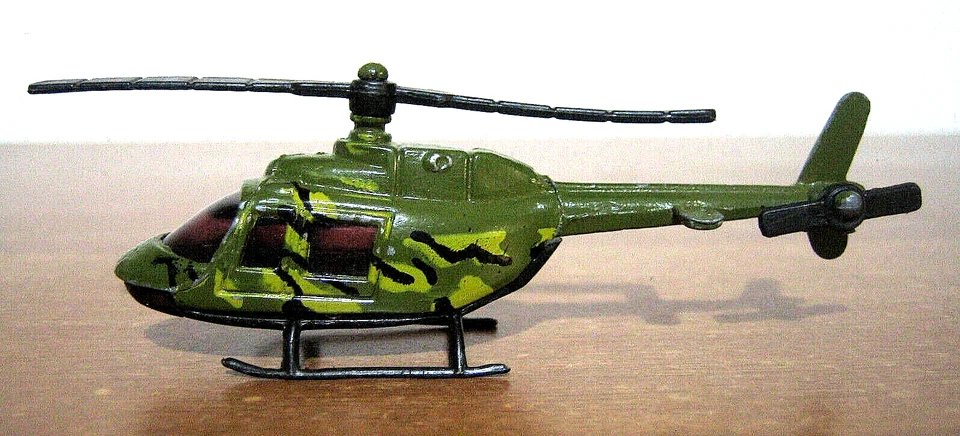 Modellino Elicottero militare in metallo e plastica - da collezione - Immagine 2 di 4