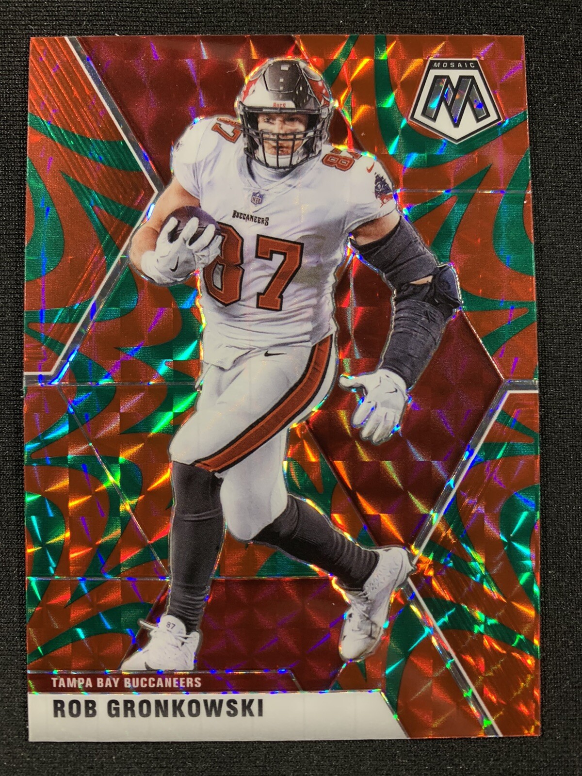 Rob Gronkowski 2020 Panini Mosaic RED GREEN REACTIVE PRIZM #136  BUCCANEERS