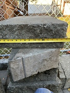 retaining Stacking blocks