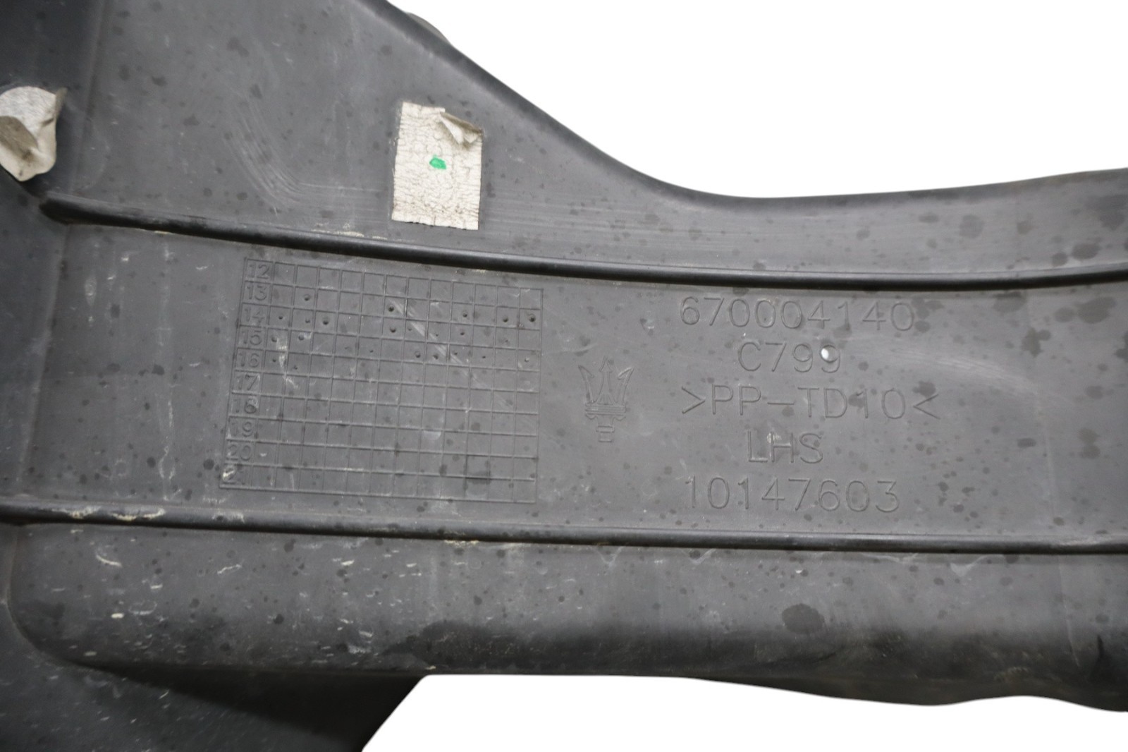 Maserati Ghibli 2014-2019 Front Left Shroud duct P/N 670004140