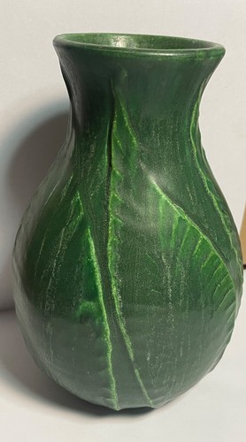 EPHRAIM FAIENCE GREEN BROAD LEAF POTTERY VASE 6 1/2”