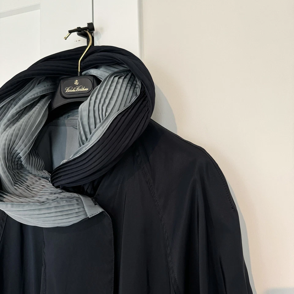 Abrigo de lluvia Mycra Pac Now reversible negro acero azul plisado chal capucha chaqueta quirúrgica Foto 3 de 4