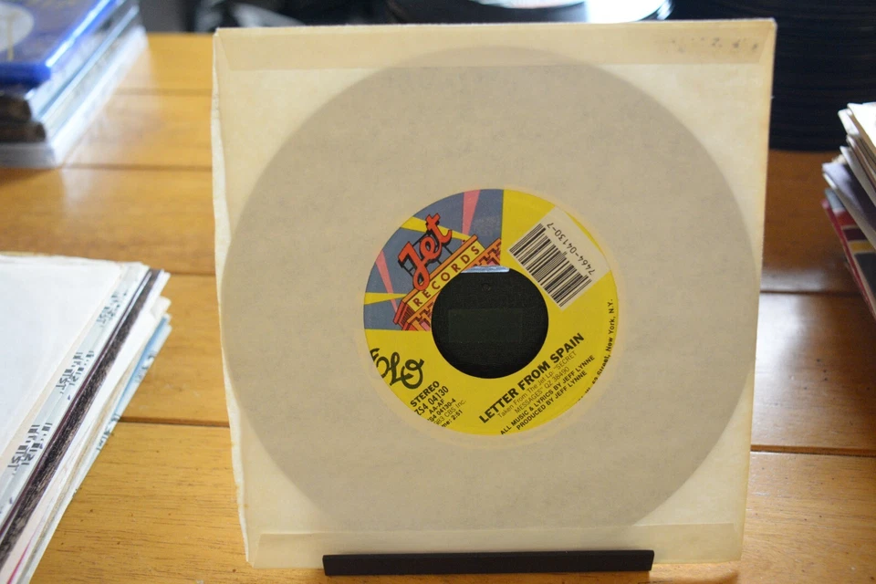 ELECTRIC LIGHT ORCHESTRA "FOUR LITTLE DIAMONDS" 45 RPM 7" VG+ RECORD [D33-87] - Image 2 of 4