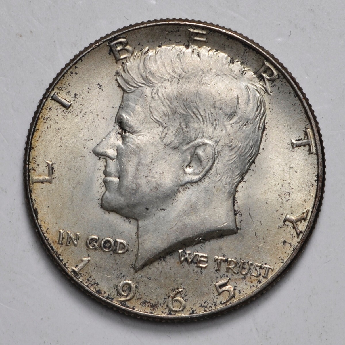 Moneta JFK Oro 24K Moneta USA Mezzo Dollaro John F. Kennedy 2015 Placcata Oro 24K - Bandiera Sventolante, Condizione FDC (fior Di Conio) Moneta USA 50