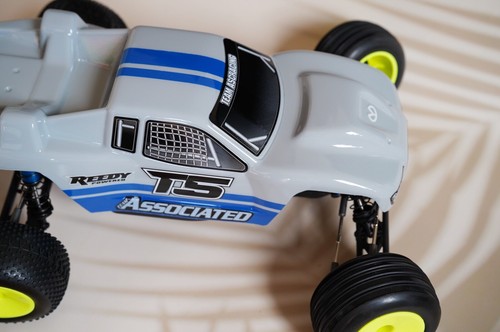 Team Associated RC10T5 1/10 Stadium Truck – Built, Painted Shell, Never Run - Picture 8 of 11