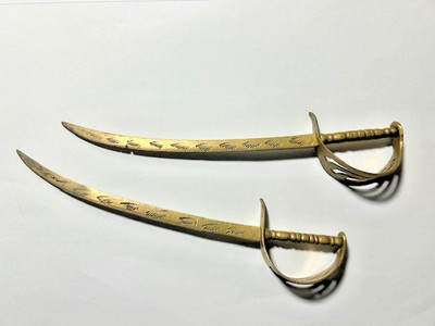 Vintage Messing gebogenes Schwert Brieföffner x 2