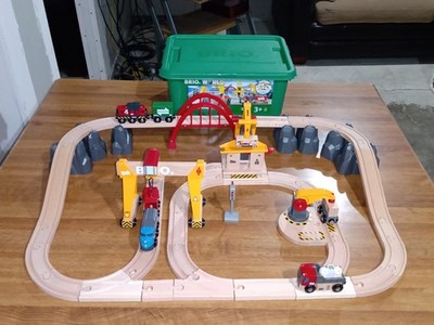 BRIO WORLD MOTORIZED CARGO RAILWAY DELUXE SET-33097-54 PCS (NEW IN OPEN BOX) VGC